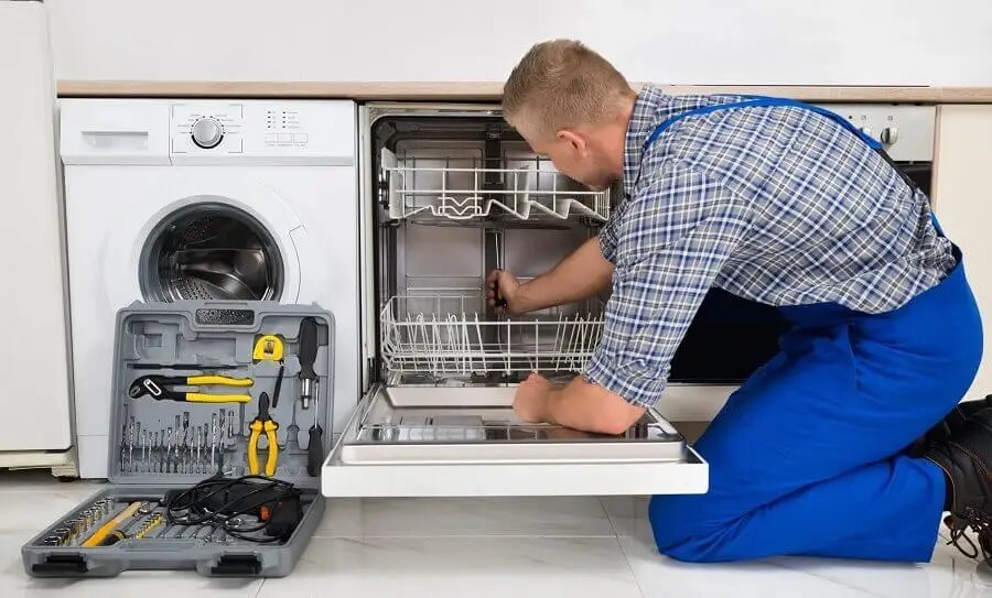 Sincan Viessmann servisi teknisyen ekibi beyaz eşya tamiri yaparken